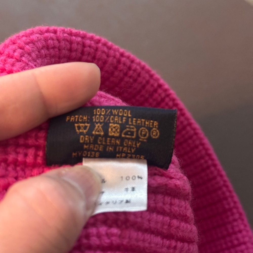 Louis Vuitton
Upside-Down Logo Wool Knit Beanie - Picture 6 of 15